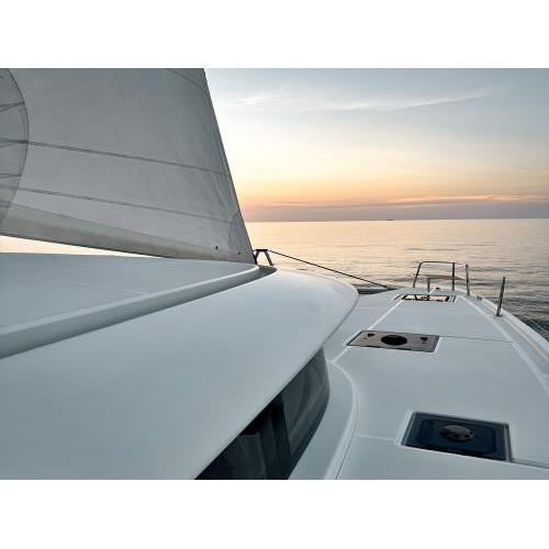 Du Thuyền Regent Thuê Riêng – 12 Khách (19h45 - 22h15)