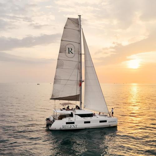 Du Thuyền Regent Tham Quan Ngày