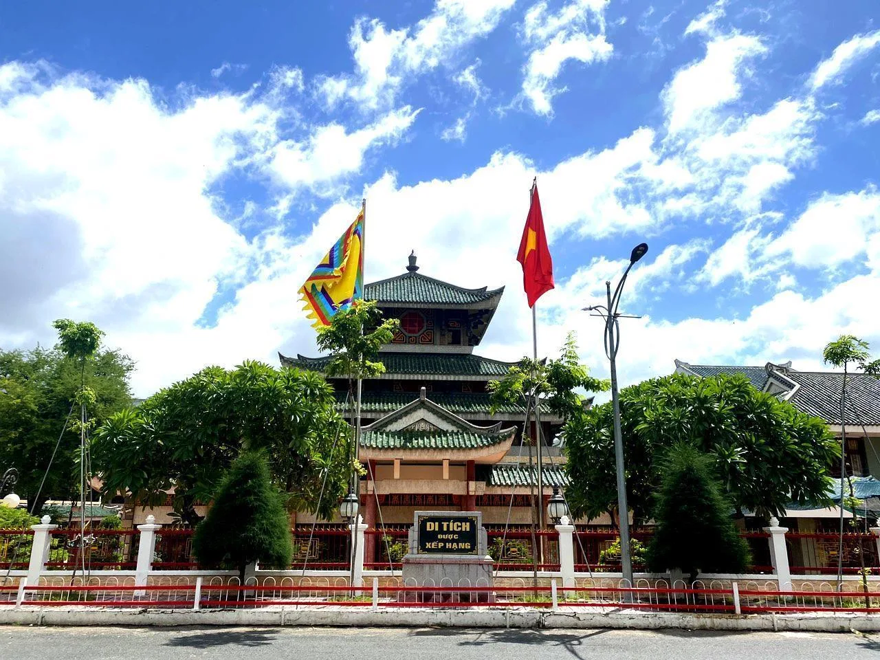 Miếu Bà Chúa Xứ Núi Sam